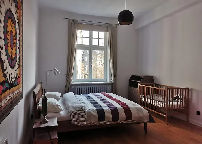 Designer Apartment 110M2 With King Size Beds & Equipped Kitchen